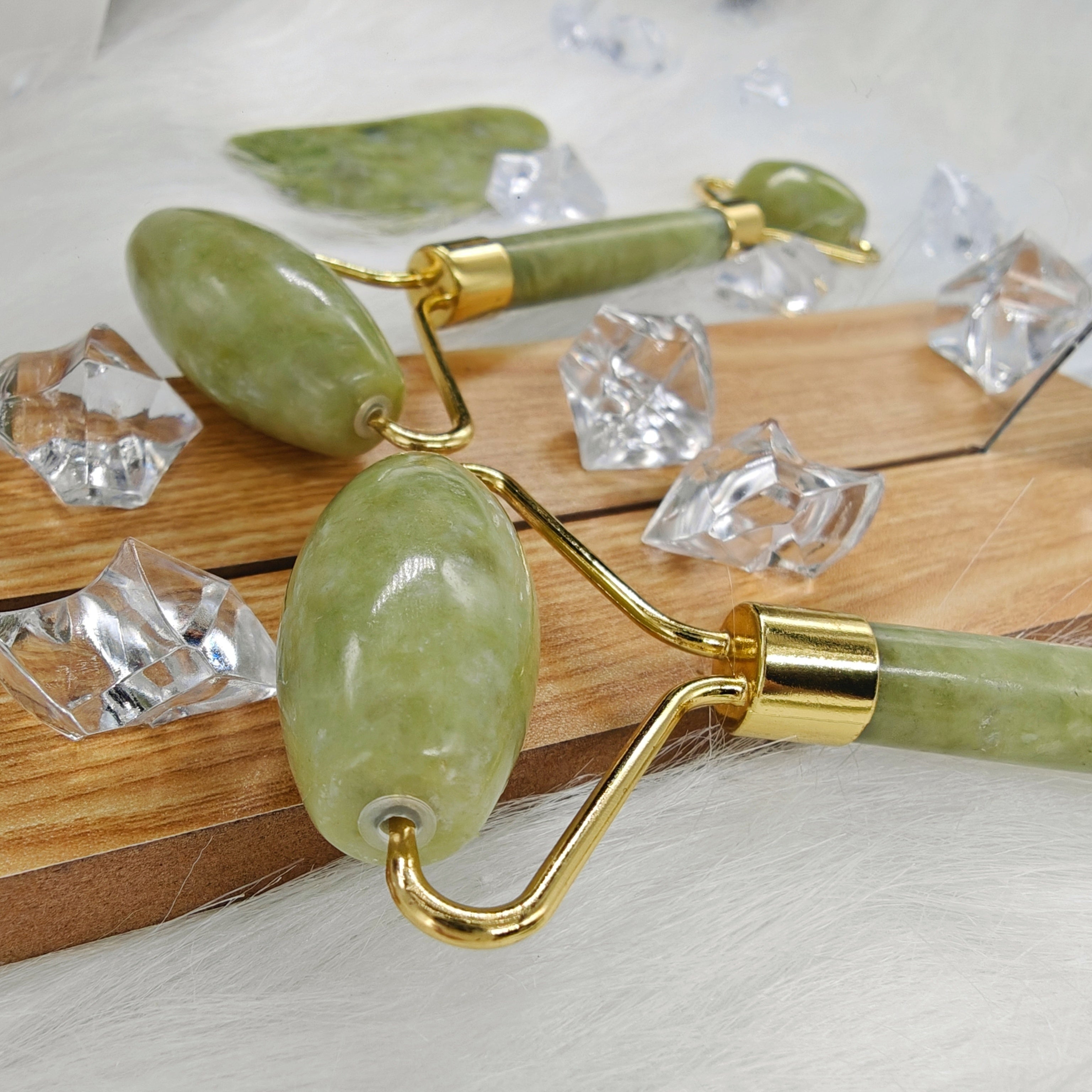 Lot de 2 planches Gua Sha pour massage facial, outils spécialisés pour les instituts de beauté, pour affiner le visage et le cou, sans piles.