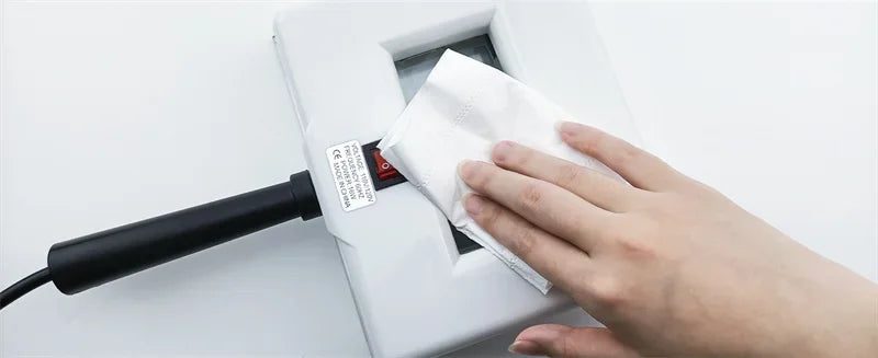 Lampe frontale portable en bois pour analyseur de peau à usage personnel à domicile : analyse des rides, de l’acné et de la pigmentation, et évaluation de l’hydratation cutanée.