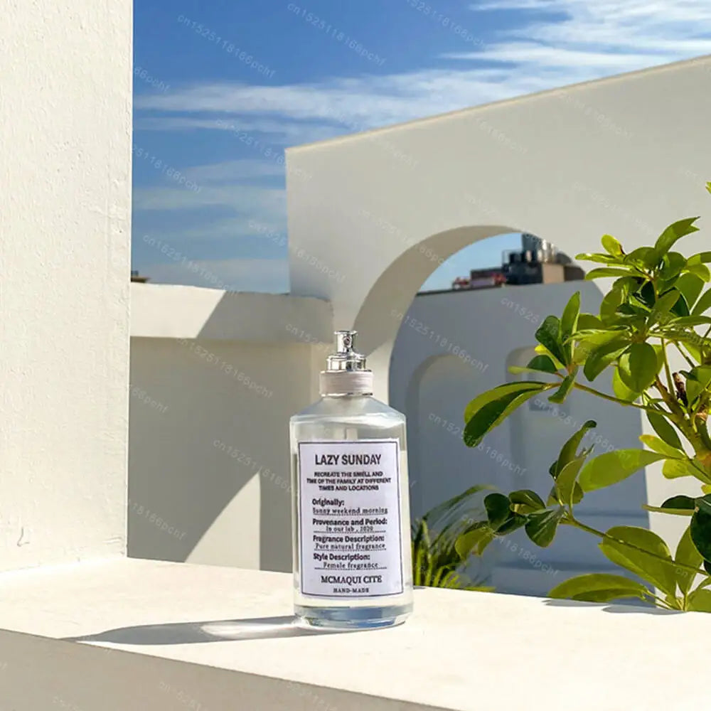 Parfum pour femme, parfum floral, fruité, boisé, parfum jasmin, cèdre, musc, agrumes, eau de toilette longue durée.