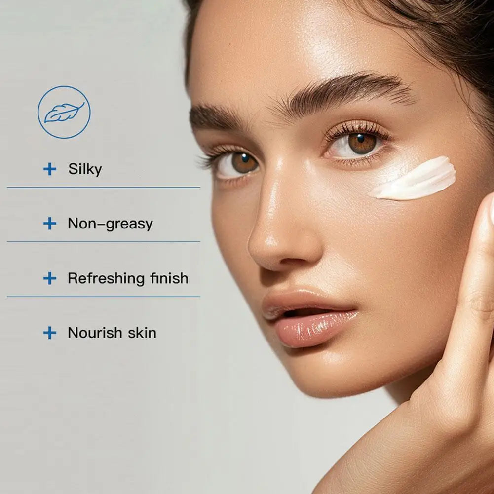 Crème apaisante réparatrice pour le visage 345. Améliore les imperfections cutanées. Apporte un soin apaisant et liftant. Hydratant et embellissant.