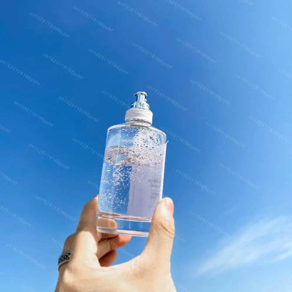 Parfum pour femme, parfum floral, fruité, boisé, parfum jasmin, cèdre, musc, agrumes, eau de toilette longue durée.